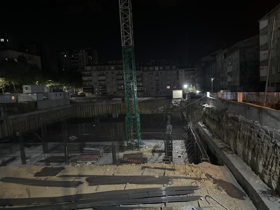 Sultangazi’de İnşaat Alanında Toprak Kayması: Sokak Güvenlik Nedeniyle Kapatıldı