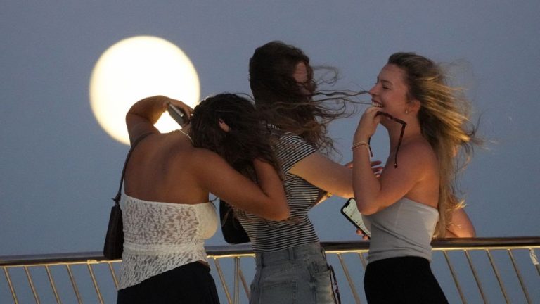 Parti tatilleri bitti: Z kuşağı kültürel gezileri tercih ediyor