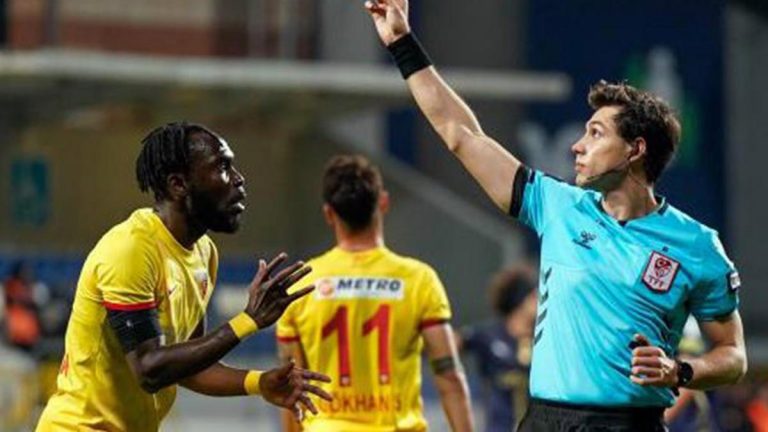 Kayserispor 14 haftada 4. kırmızı kartını gördü!