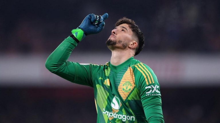 Son dakika spor haberleri | Altay Bayındır penaltılarda dev oldu, Manchester United geçti