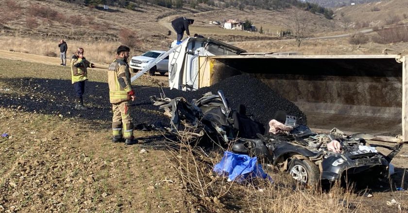 Ankara’da katran yüklü kamyon kamyonete çarptı: 3 belediye çalışanı hayatını kaybetti