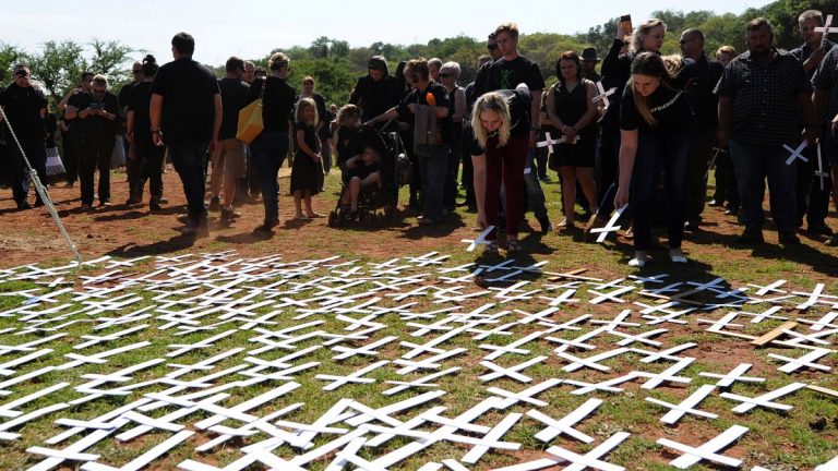 Güney Afrika Cumhurbaşkanı Ramaphosa, ‘beyazlara zulüm’ iddialarını reddetti