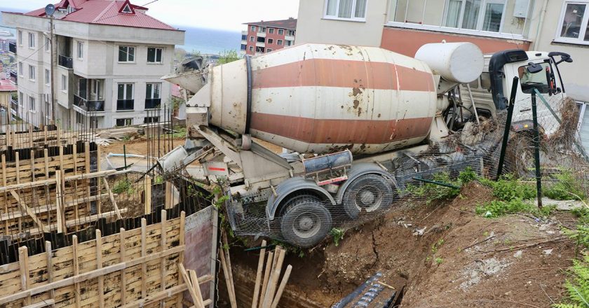Beton mikseri asılı kaldı – Son Dakika Haberleri