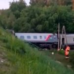 Rusya’da otoyol köprüsü yolcu treninin üzerine çöktü: 7 ölü