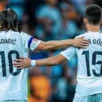 Böyle ayrılık görülmedi! Luka Modric’in Arda Güler’e veda ettiği anların görüntüsü ortaya çıktı, herkesi duygulandırdı… 10 numaralı formasını ona emanet etti