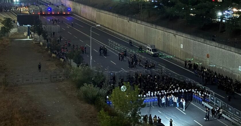 CHP İstanbul İl Başkanlığı’na polis ablukası: Özgür Özel’den çağrı