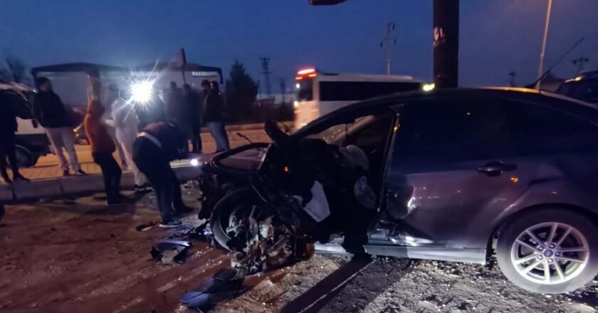 Traktörle çarpışan otomobilin altında kalan yaya yaşamını yitirdi