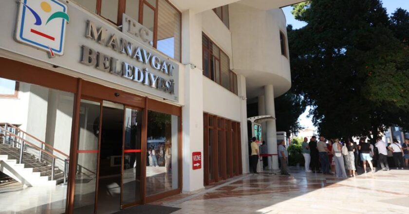 Manavgat Belediyesi’ne dair soruşturmada 3 kişi gözaltına alındı.